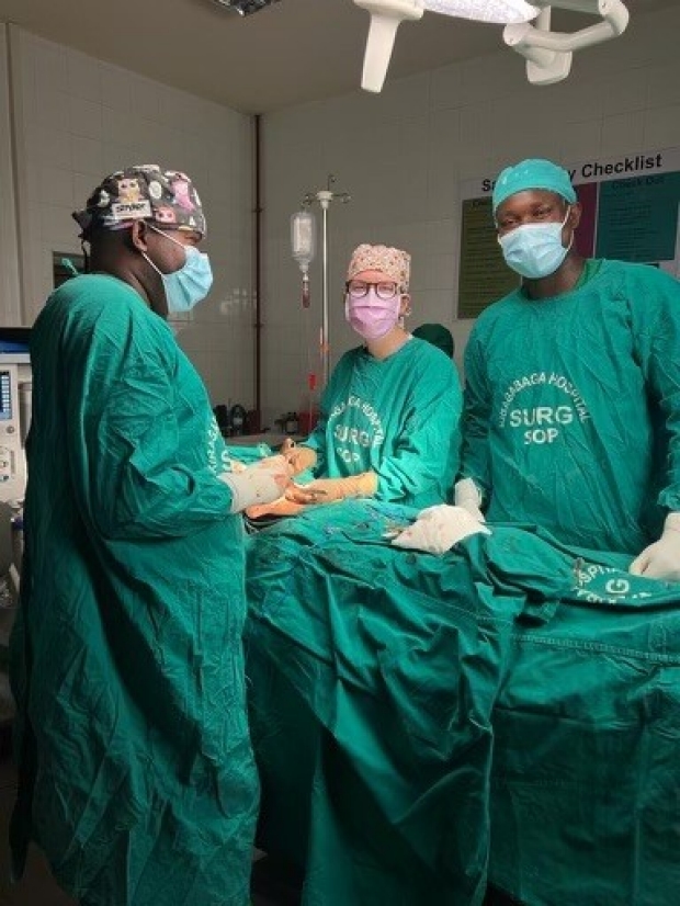 Dr. Kathryn Taylor performing surgery in Rwanda.